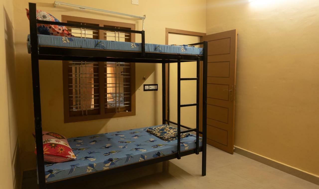 Aramana Holiday Inn Alappuzha Exteriör bild